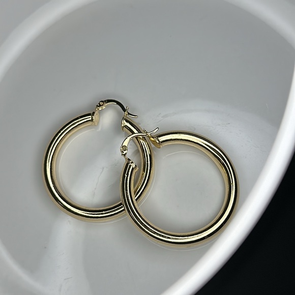18K Gold Filled Hoop Earrings 1 pair - Picture 10 of 11